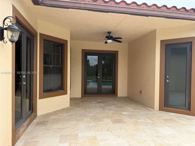 8711 NW 41st St, Cooper City, FL 33024