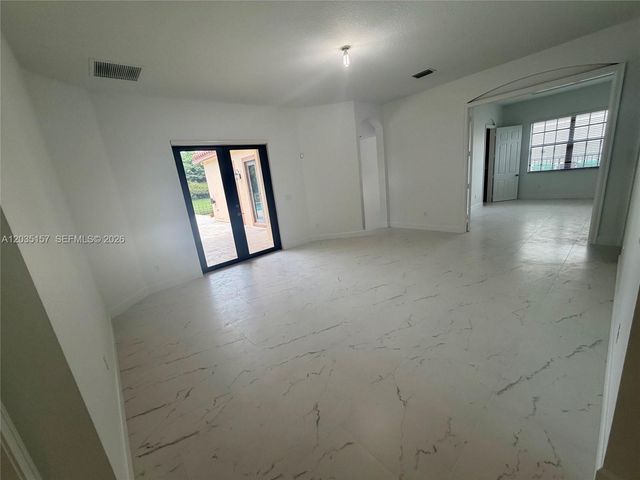 8711 NW 41st St, Cooper City, FL 33024