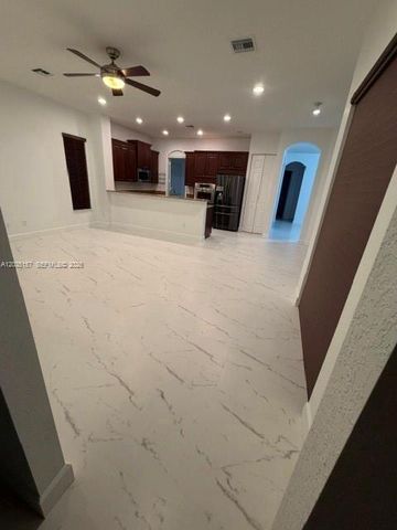 8711 NW 41st St, Cooper City, FL 33024