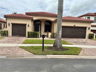 8711 NW 41st St, Cooper City, FL 33024
