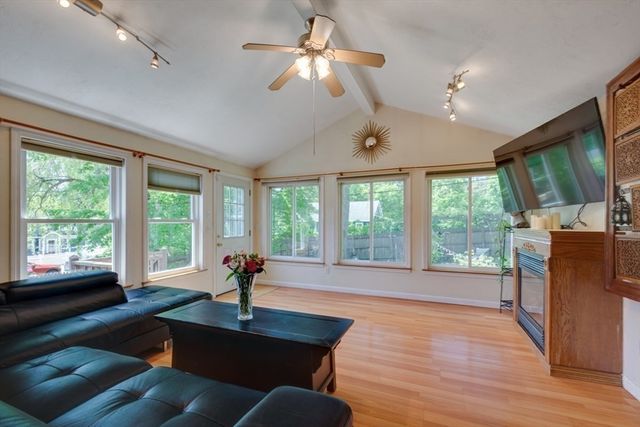 45 Riveredge Road, Billerica, MA 01862