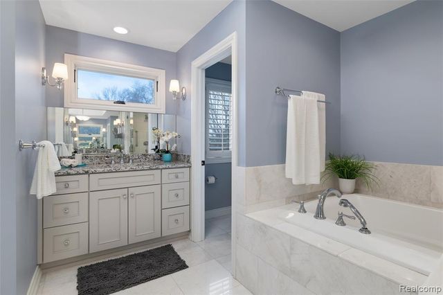 3010 E Bradford Drive, Bloomfield Hills, MI 48301
