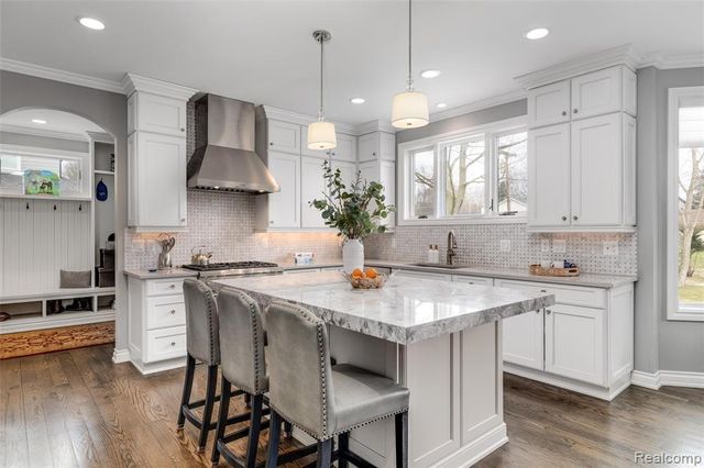 3010 E Bradford Drive, Bloomfield Hills, MI 48301