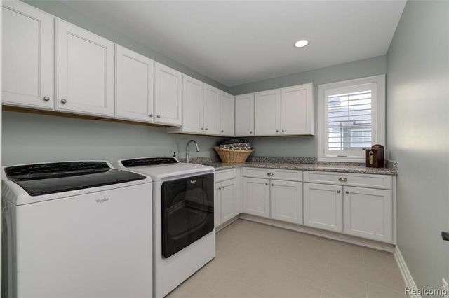 3010 E Bradford Drive, Bloomfield Hills, MI 48301