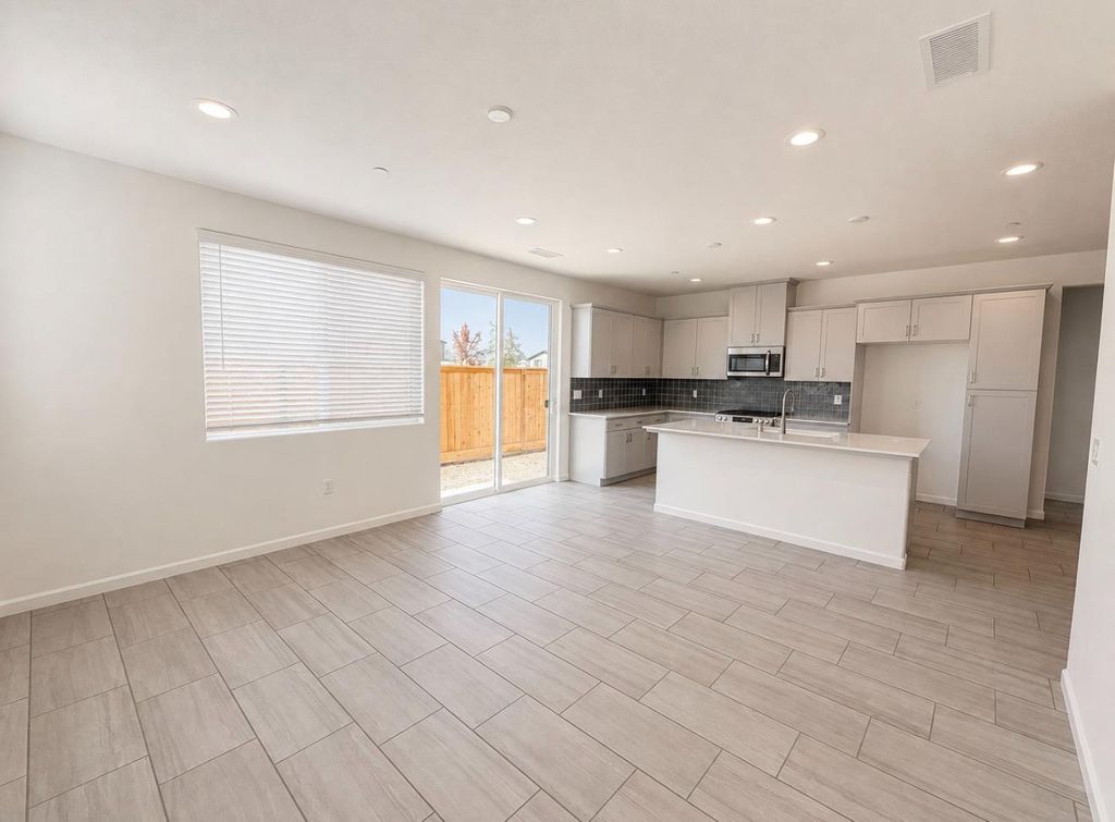 Image 3 of property listing at 780 Josephine Avenue, Madera, CA 93636