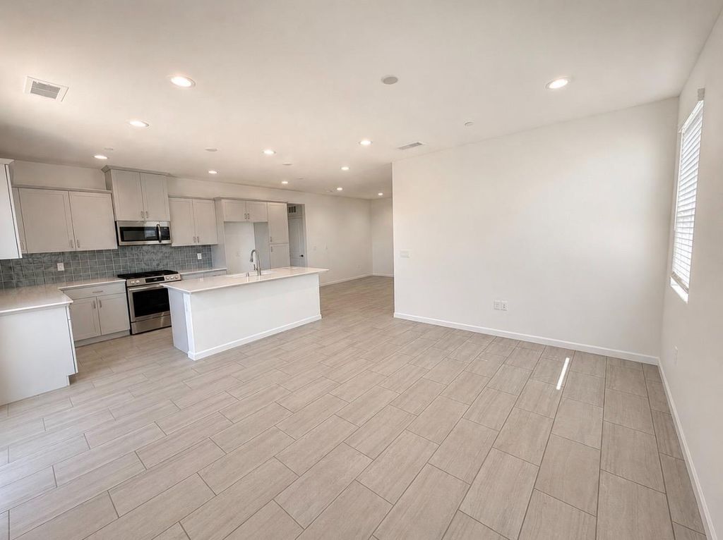 Image 4 of property listing at 780 Josephine Avenue, Madera, CA 93636