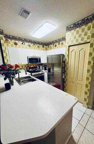 8346 NW 10th St 1F, Miami, FL 33126