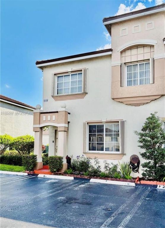 8346 NW 10th St 1F, Miami, FL 33126