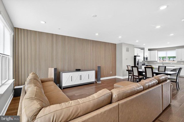 101 LOIS SERUBY DR, Titusville, NJ 08560