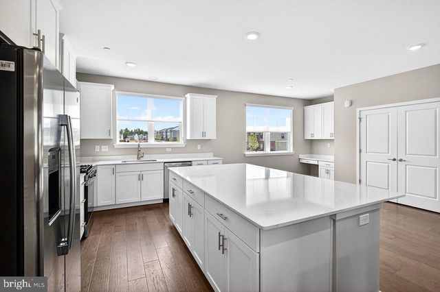 101 LOIS SERUBY DR, Titusville, NJ 08560