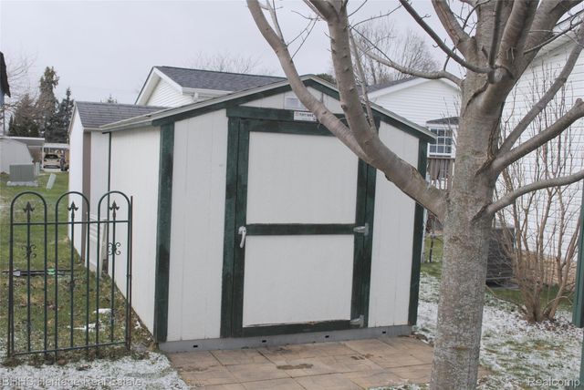 26 Basket Branch, Fenton, MI 48430