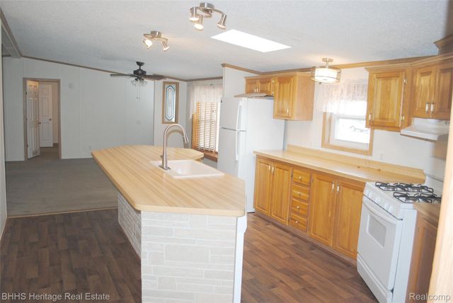 26 Basket Branch, Fenton, MI 48430