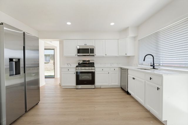 1910 Rambling Ridge Lane, Carrollton, TX 75007