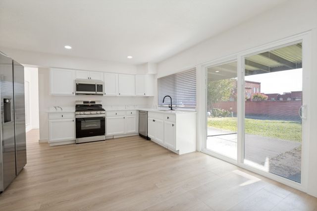 1910 Rambling Ridge Lane, Carrollton, TX 75007