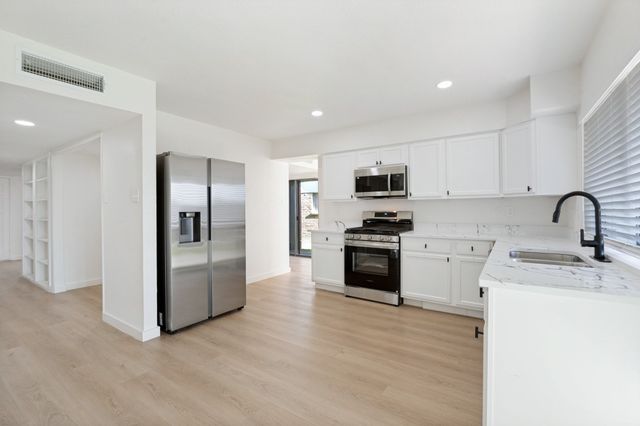 1910 Rambling Ridge Lane, Carrollton, TX 75007