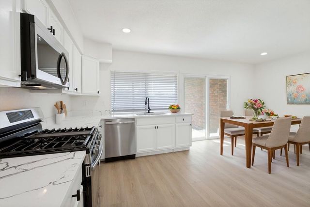 1910 Rambling Ridge Lane, Carrollton, TX 75007
