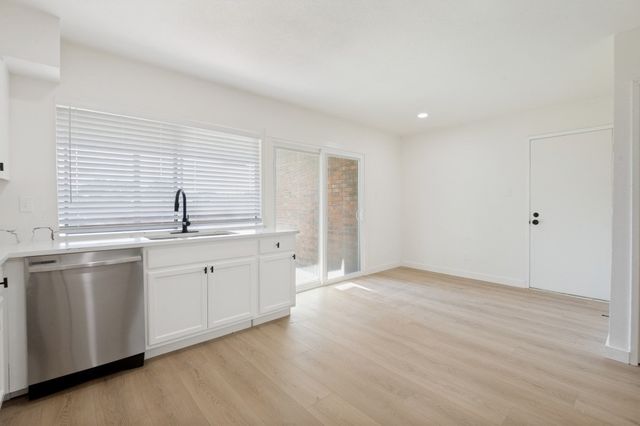 1910 Rambling Ridge Lane, Carrollton, TX 75007
