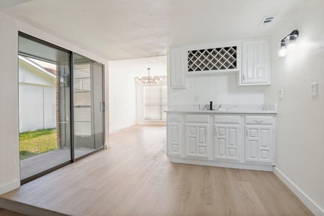 1910 Rambling Ridge Lane, Carrollton, TX 75007