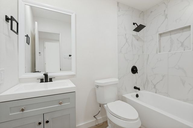 1910 Rambling Ridge Lane, Carrollton, TX 75007