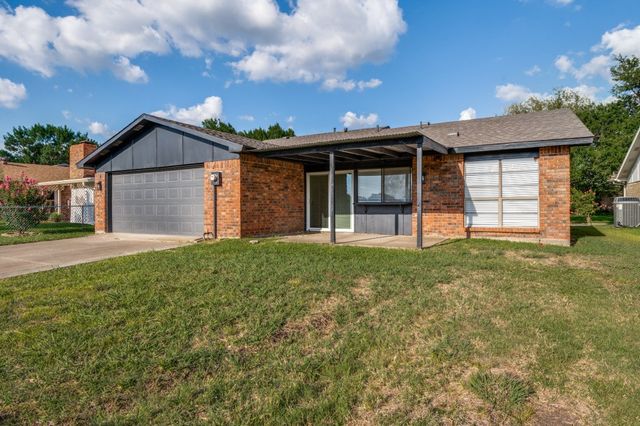 1910 Rambling Ridge Lane, Carrollton, TX 75007