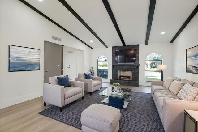1910 Rambling Ridge Lane, Carrollton, TX 75007