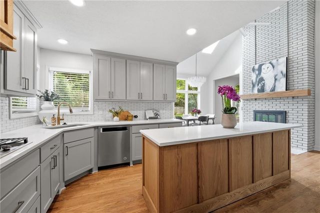 3353 W 129th Terrace, Leawood, KS 66209