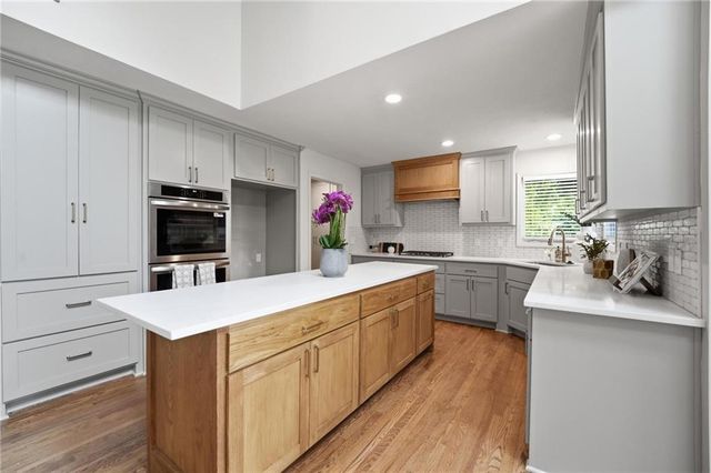 3353 W 129th Terrace, Leawood, KS 66209