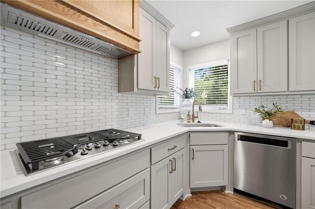 3353 W 129th Terrace, Leawood, KS 66209