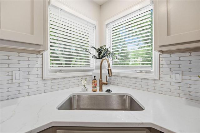3353 W 129th Terrace, Leawood, KS 66209