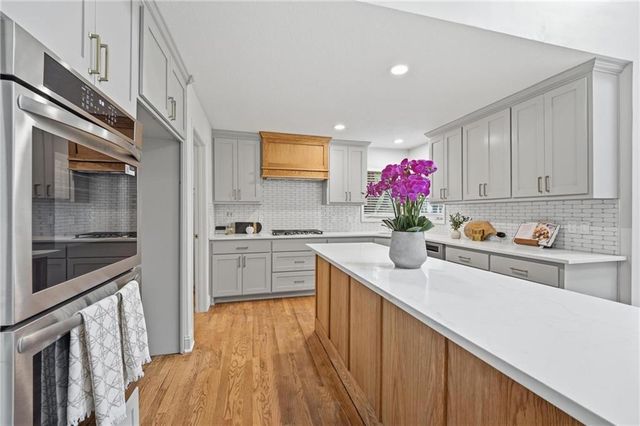 3353 W 129th Terrace, Leawood, KS 66209