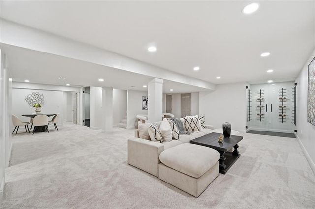 3353 W 129th Terrace, Leawood, KS 66209