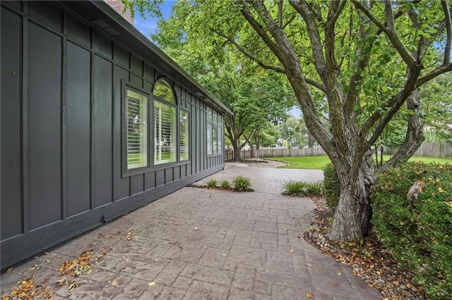 3353 W 129th Terrace, Leawood, KS 66209