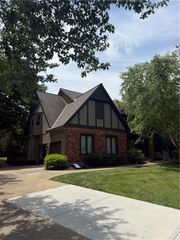 3353 W 129th Terrace, Leawood, KS 66209