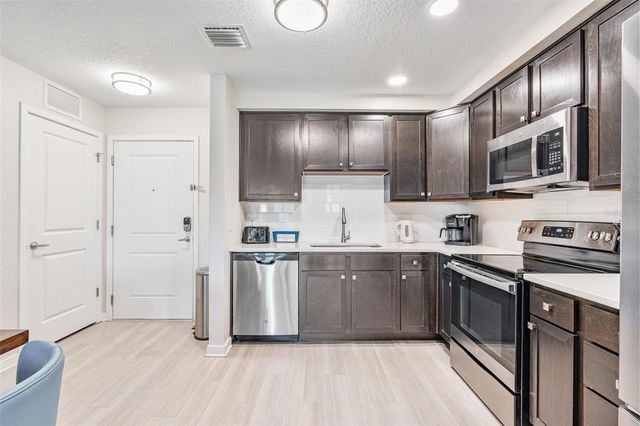 4001 BREAKVIEW DRIVE D409, Orlando, FL 32819