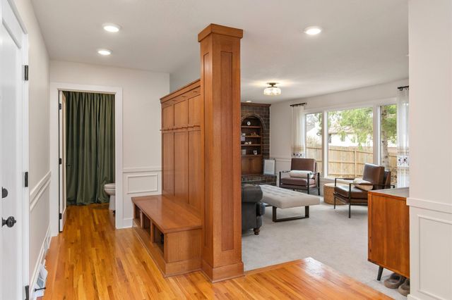 1012 45th Street, West Des Moines, IA 50266