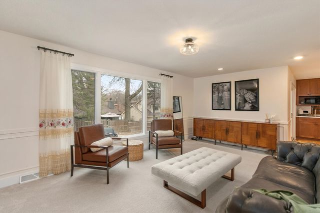 1012 45th Street, West Des Moines, IA 50266