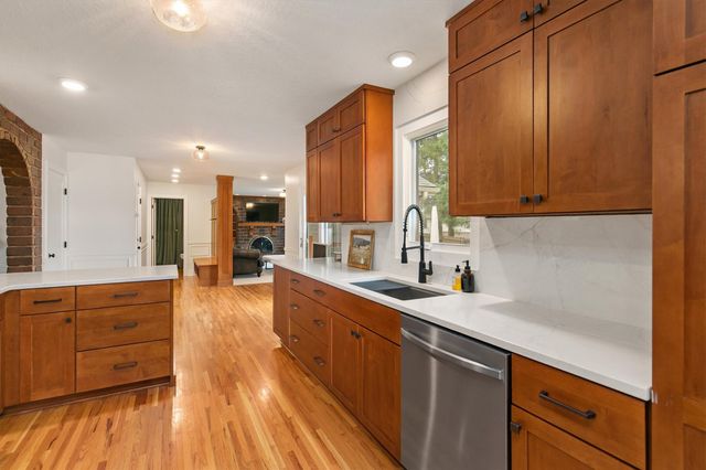 1012 45th Street, West Des Moines, IA 50266