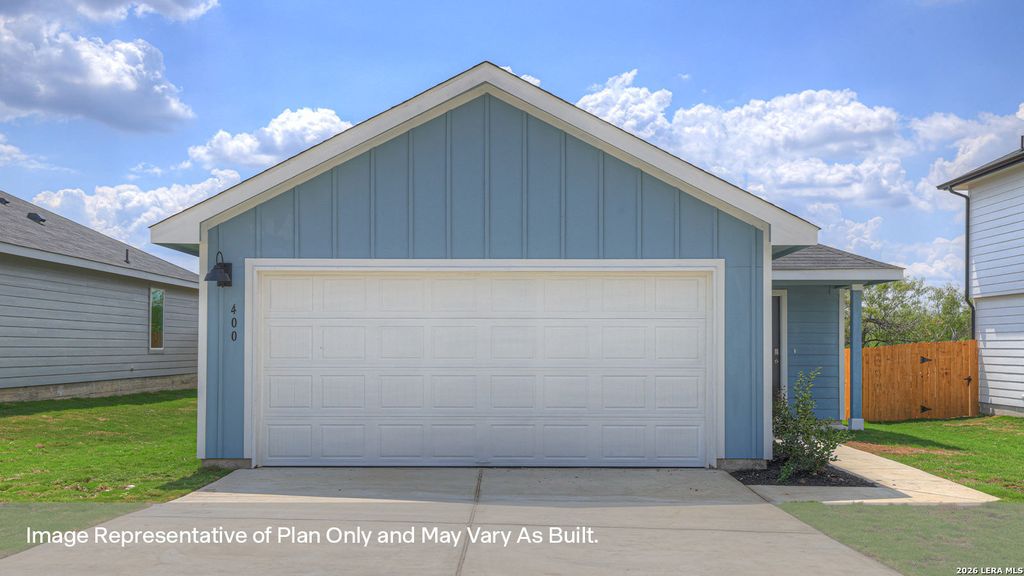 303 WINDFLOWER COVE, Luling, TX 78648