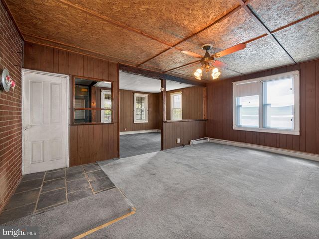 15845 KUTZTOWN RD, Maxatawny, PA 19538