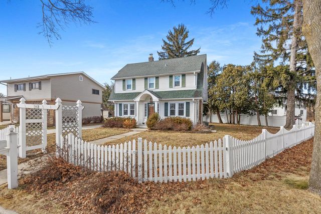 2403 S 109th STREET, West Allis, WI 53227