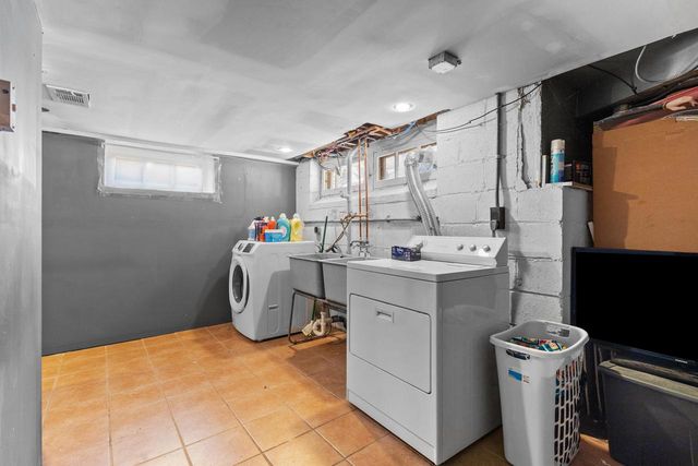 2403 S 109th STREET, West Allis, WI 53227