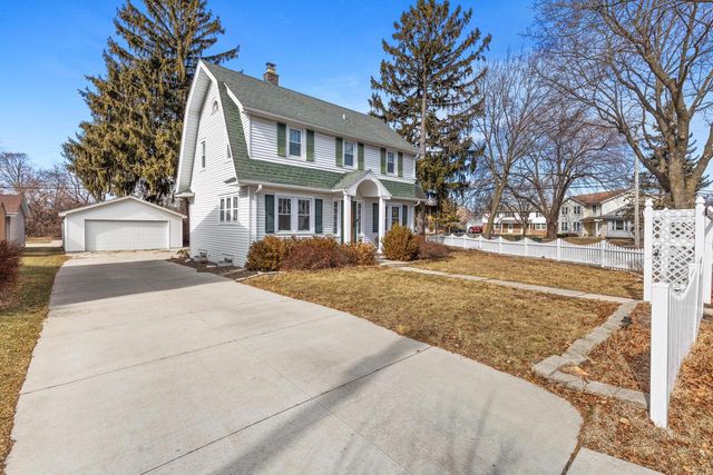 2403 S 109th STREET, West Allis, WI 53227