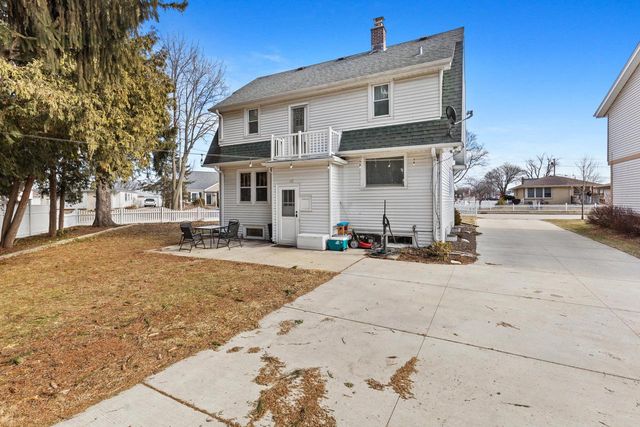 2403 S 109th STREET, West Allis, WI 53227