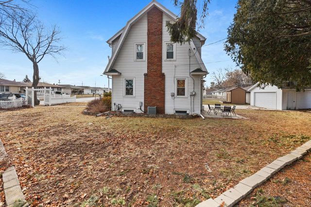 2403 S 109th STREET, West Allis, WI 53227