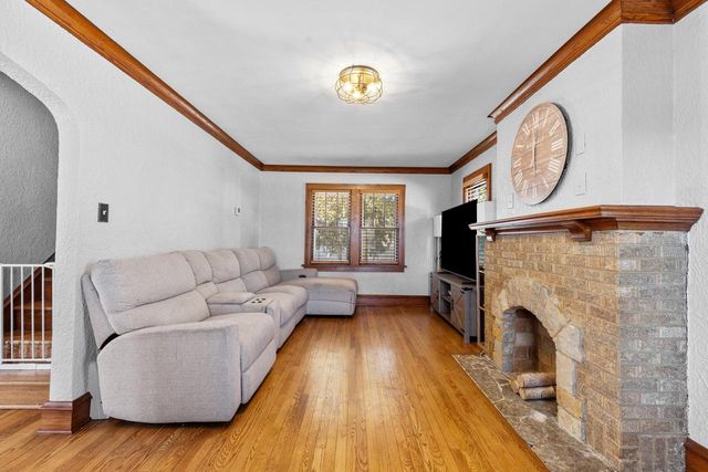 2403 S 109th STREET, West Allis, WI 53227