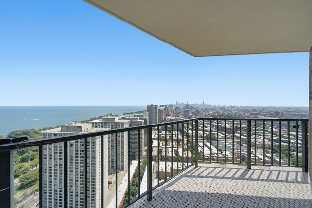 3660 N lake shore Drive 3903, Chicago, IL 60613