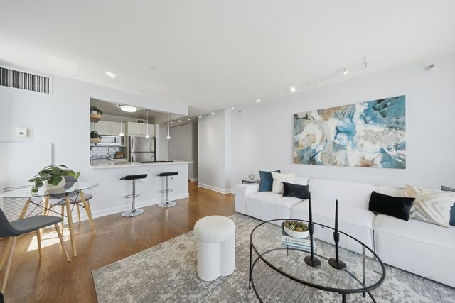 3660 N lake shore Drive 3903, Chicago, IL 60613