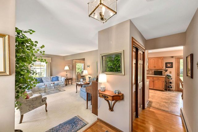 6530 S 116th STREET, Franklin, WI 53132