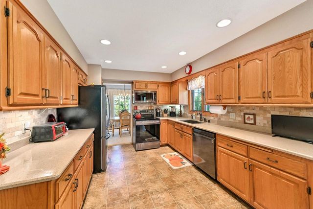 6530 S 116th STREET, Franklin, WI 53132