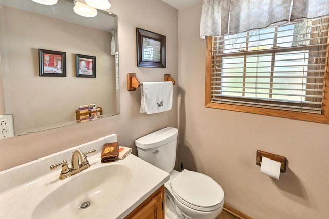 6530 S 116th STREET, Franklin, WI 53132